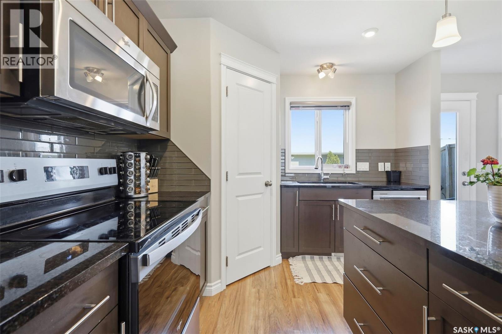 414 Maningas Bend, Saskatoon, SK - Indoor Photo Showing Kitchen