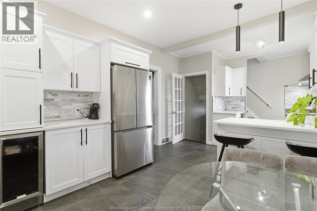 1220 Gladstone, Windsor, ON - Indoor Photo Showing Kitchen