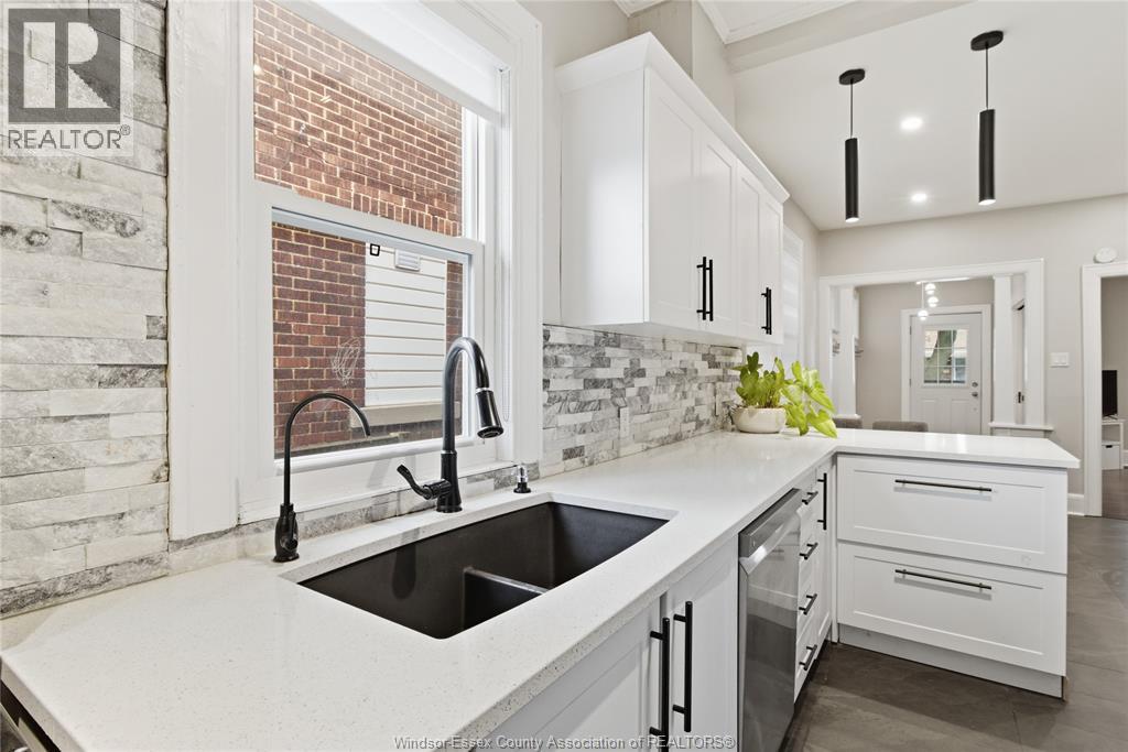 1220 Gladstone, Windsor, ON - Indoor Photo Showing Kitchen With Double Sink With Upgraded Kitchen