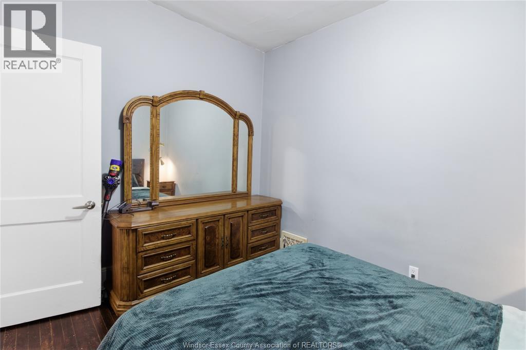 1220 Gladstone, Windsor, ON - Indoor Photo Showing Bedroom