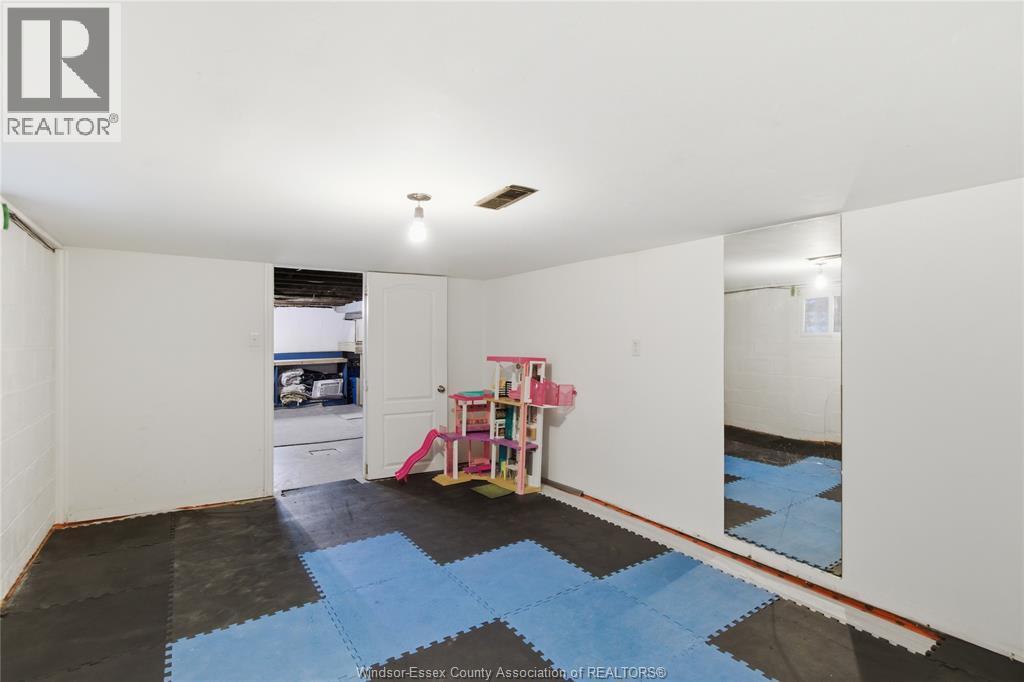 1220 Gladstone, Windsor, ON - Indoor