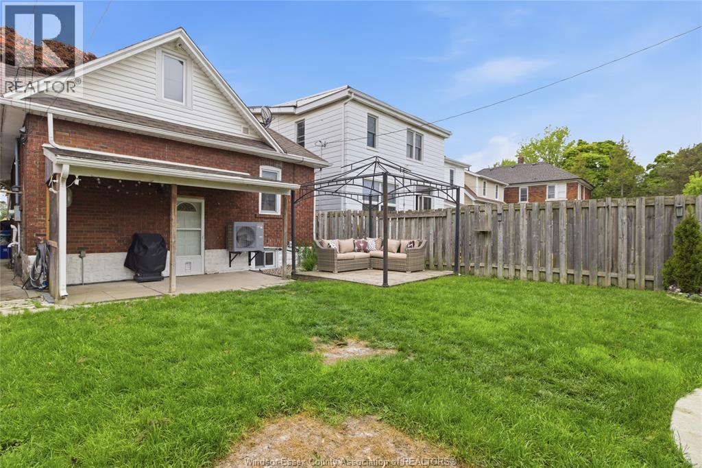 1220 Gladstone, Windsor, ON - Outdoor