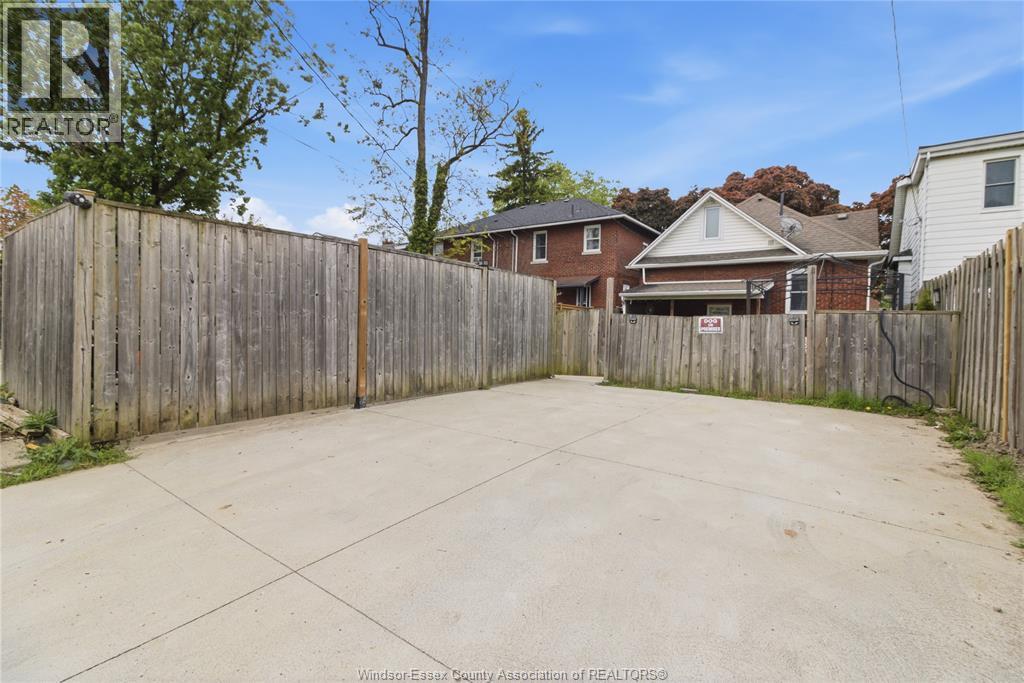 1220 Gladstone, Windsor, ON - Outdoor