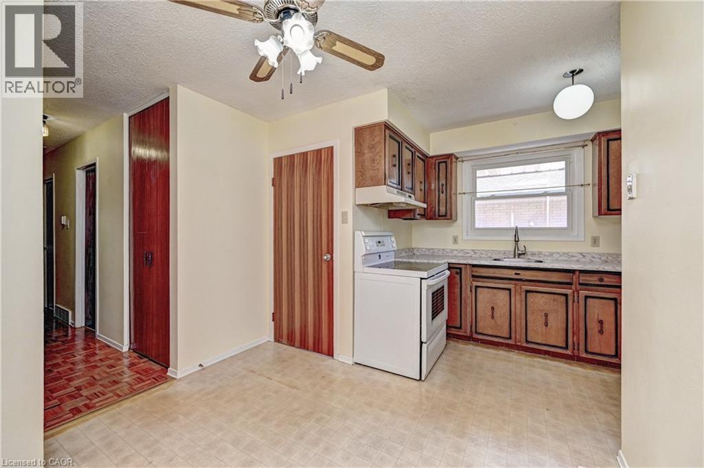 106 Kimberly Crescent, Kitchener, ON - Indoor Photo Showing Kitchen