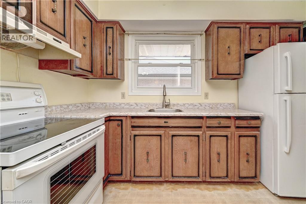 106 Kimberly Crescent, Kitchener, ON - Indoor Photo Showing Kitchen