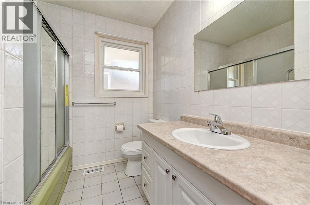 106 Kimberly Crescent, Kitchener, ON - Indoor Photo Showing Bathroom
