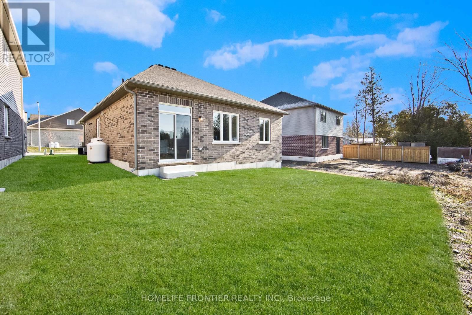 11 Spruceside Drive, Kawartha Lakes, ON - Outdoor