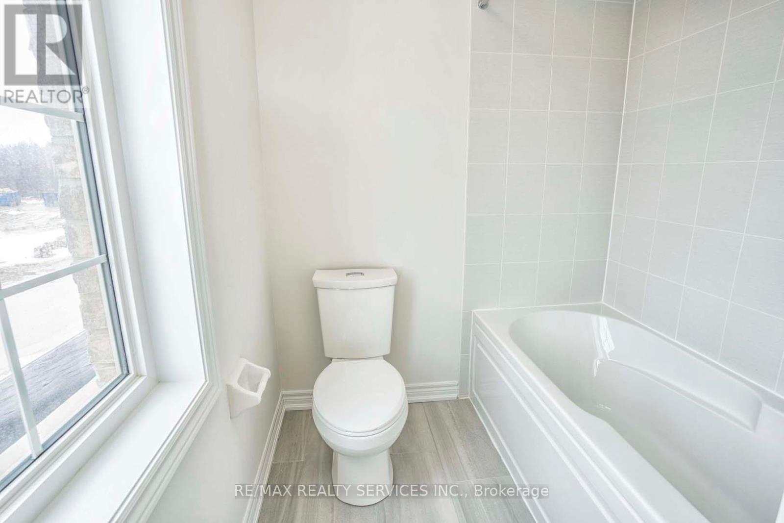 525 Red Elm Road, Shelburne, ON - Indoor Photo Showing Bathroom