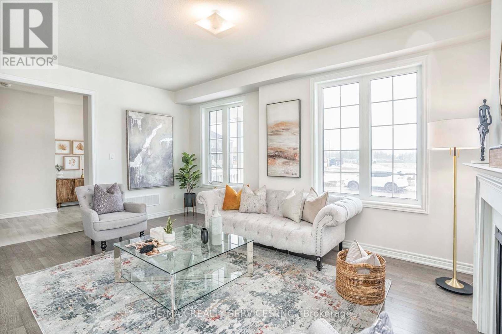 525 Red Elm Road, Shelburne, ON - Indoor Photo Showing Living Room With Fireplace