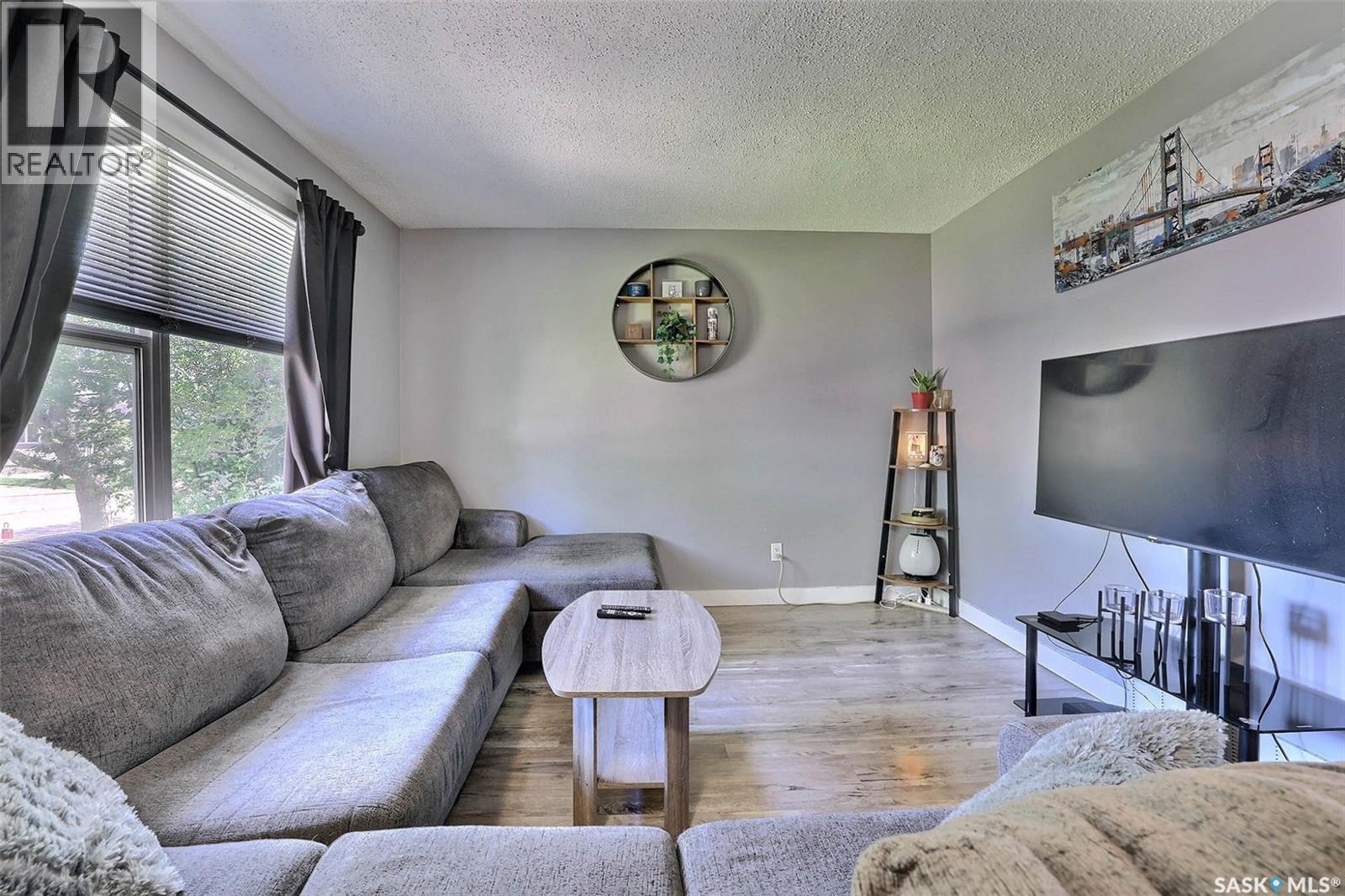 31 Paynter Crescent, Regina, SK - Indoor Photo Showing Living Room