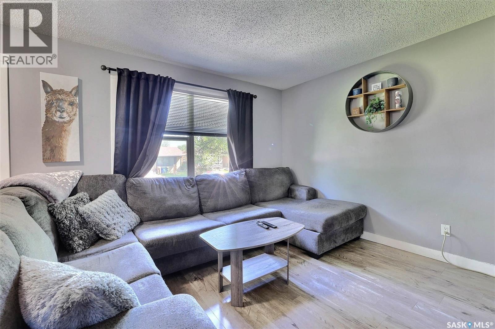 31 Paynter Crescent, Regina, SK - Indoor Photo Showing Living Room