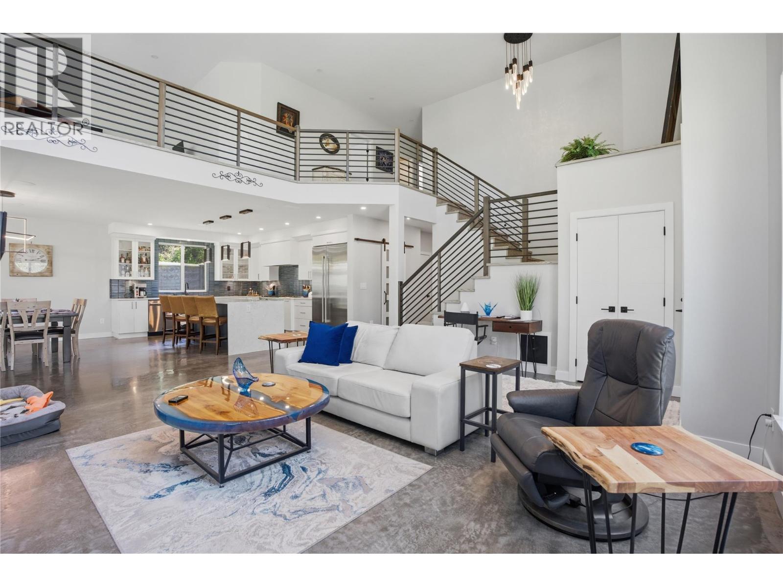 1015 Paquette Road, Chase, BC - Indoor Photo Showing Living Room