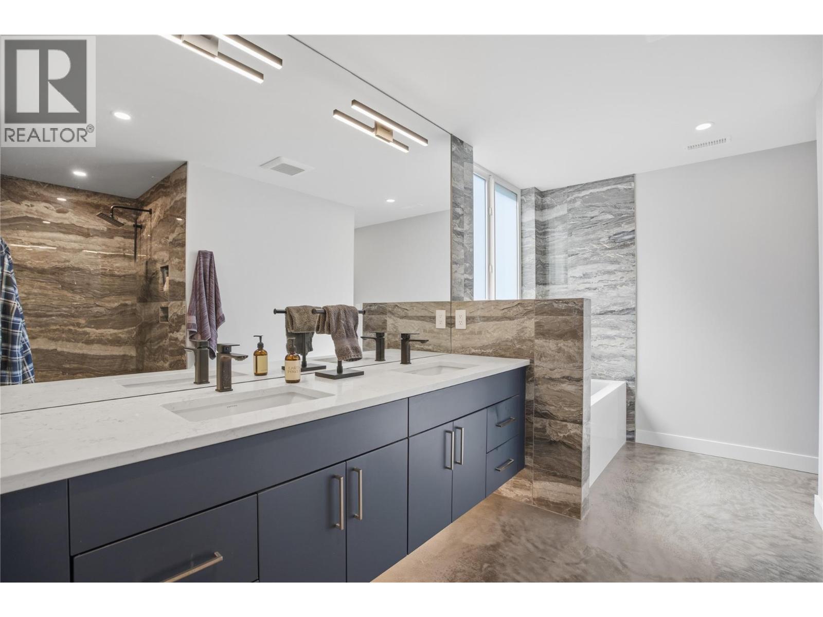 1015 Paquette Road, Chase, BC - Indoor Photo Showing Bathroom