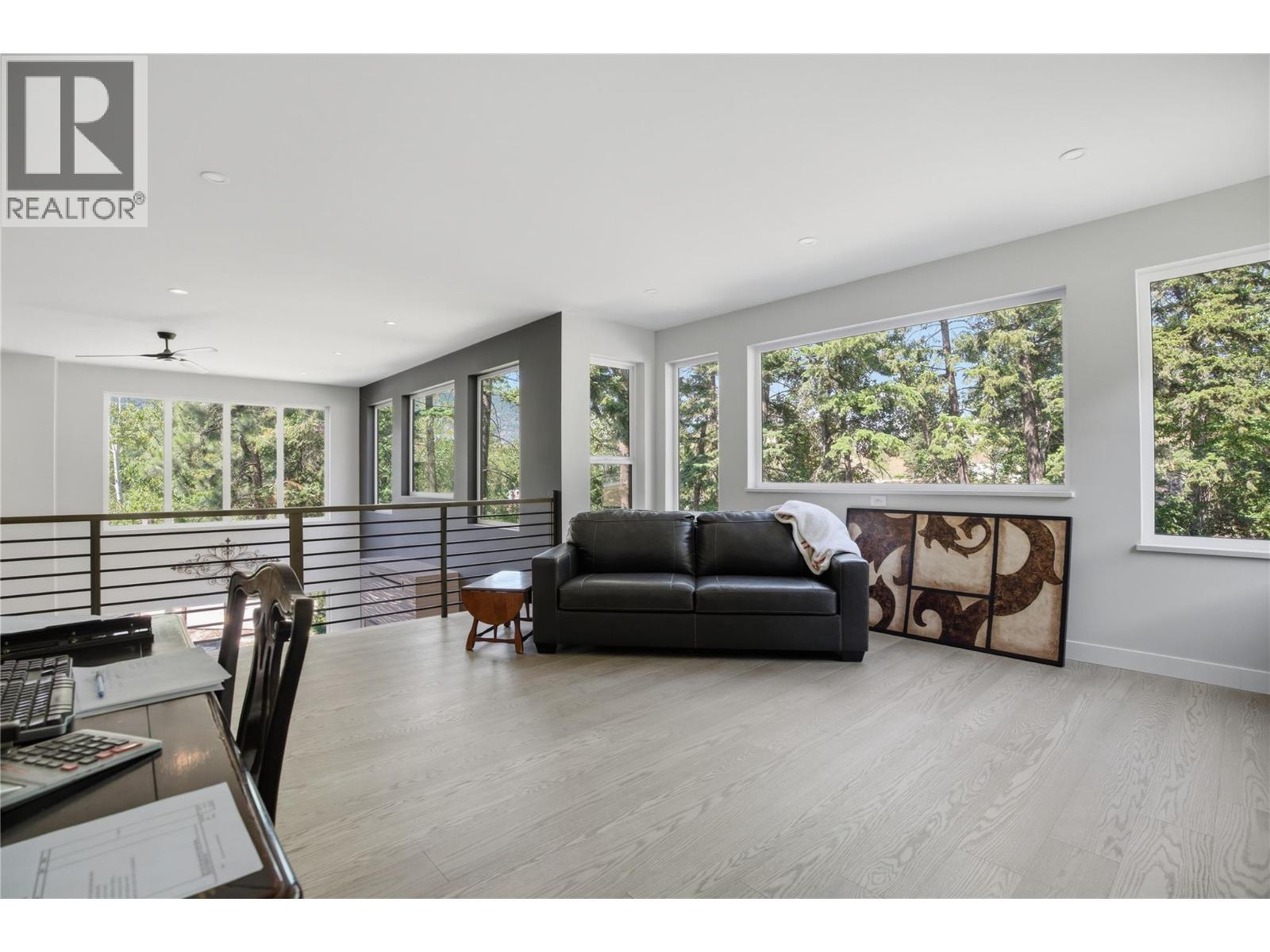 1015 Paquette Road, Chase, BC - Indoor Photo Showing Living Room
