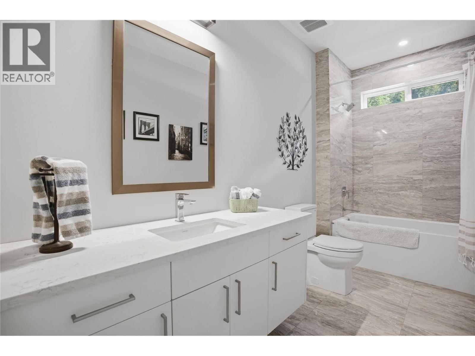 1015 Paquette Road, Chase, BC - Indoor Photo Showing Bathroom