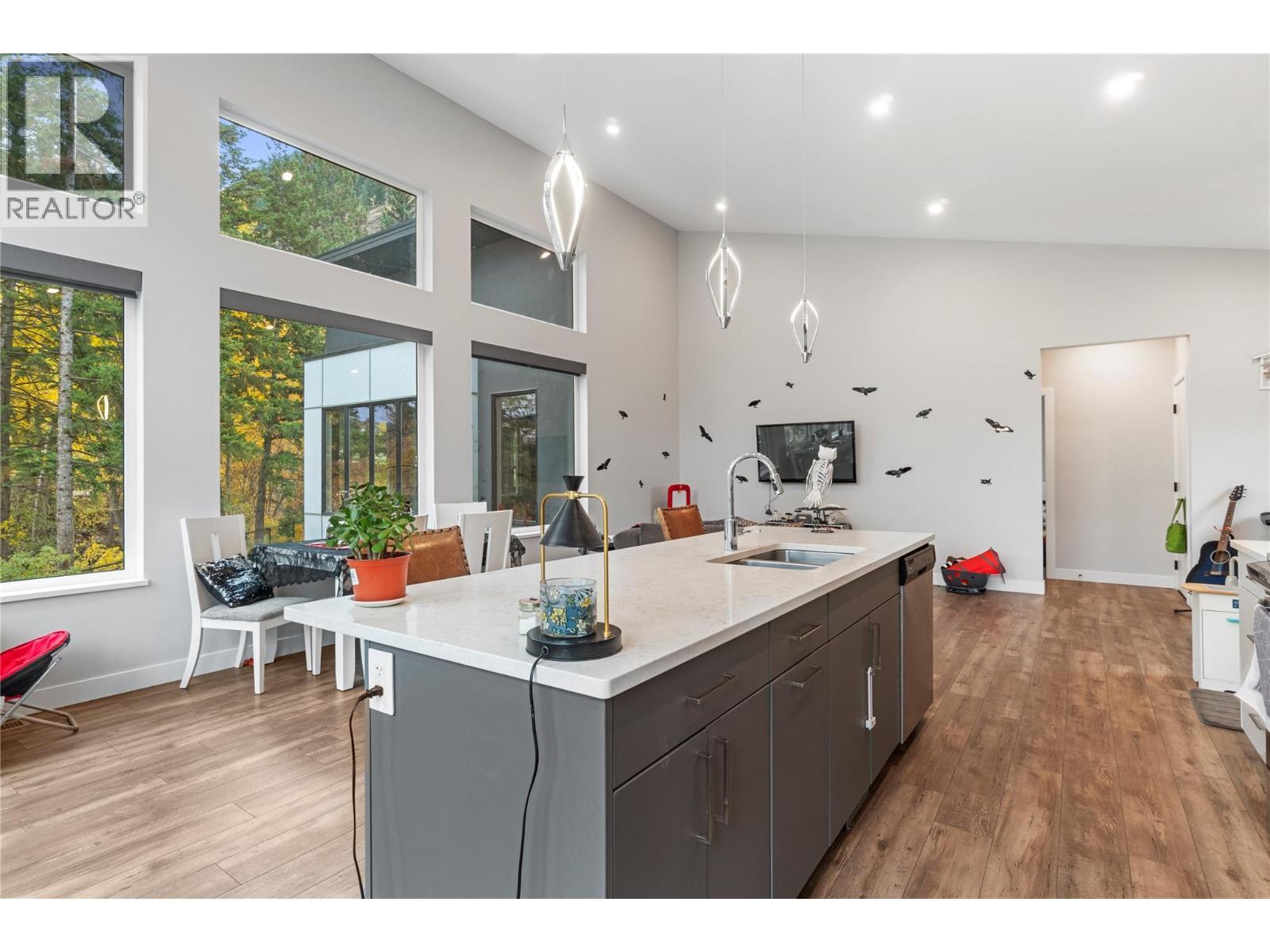 1015 Paquette Road, Chase, BC - Indoor Photo Showing Kitchen