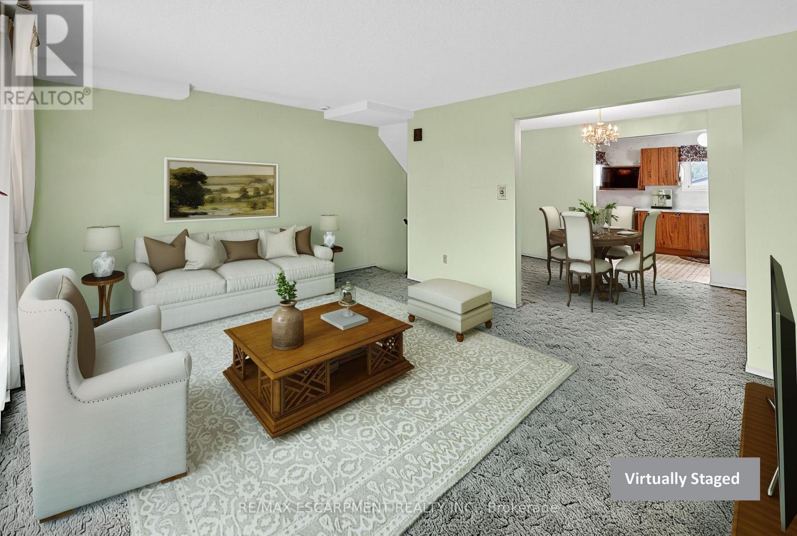 1 - 34 Bow Valley Drive, Hamilton, ON - Indoor Photo Showing Living Room