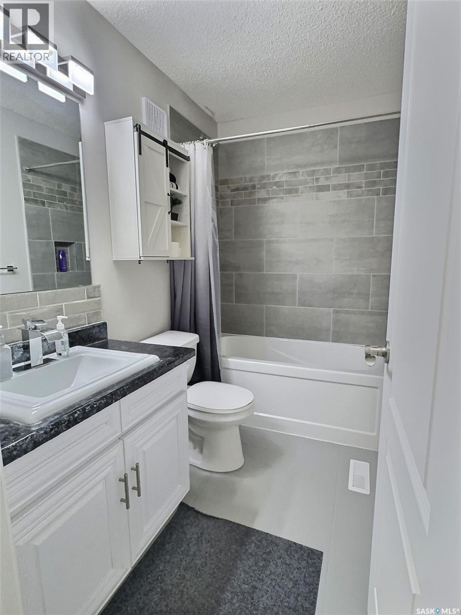 419 Clasky Drive, Estevan, SK - Indoor Photo Showing Bathroom