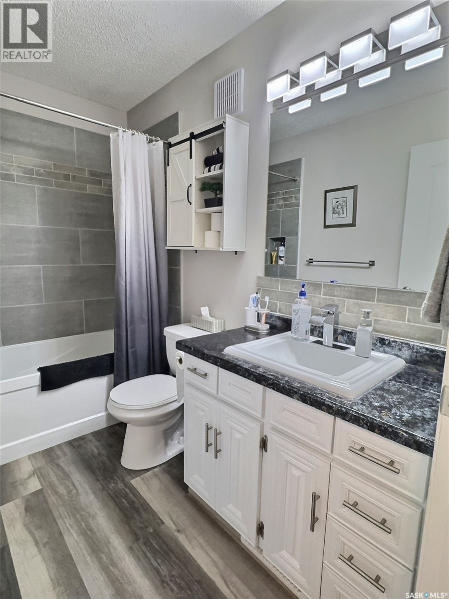419 Clasky Drive, Estevan, SK - Indoor Photo Showing Bathroom