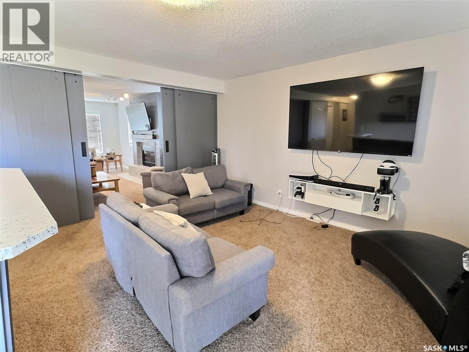 419 Clasky Drive, Estevan, SK - Indoor Photo Showing Living Room