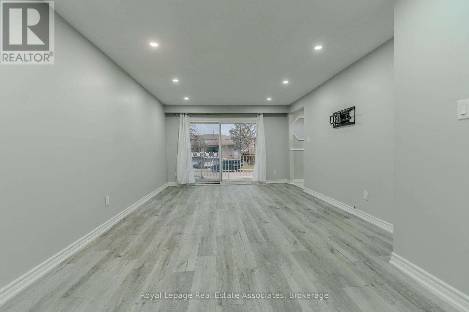 337 Hansen Road N, Brampton, ON - Indoor Photo Showing Other Room