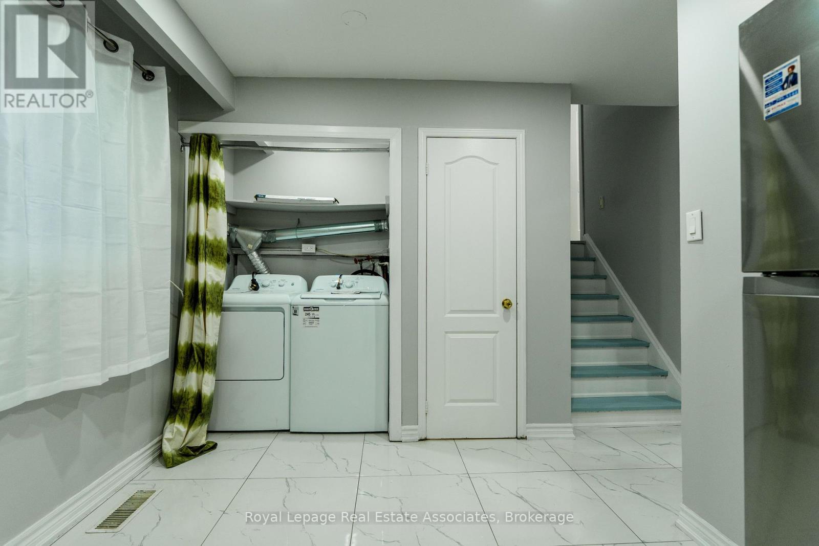 337 Hansen Road N, Brampton, ON - Indoor Photo Showing Laundry Room