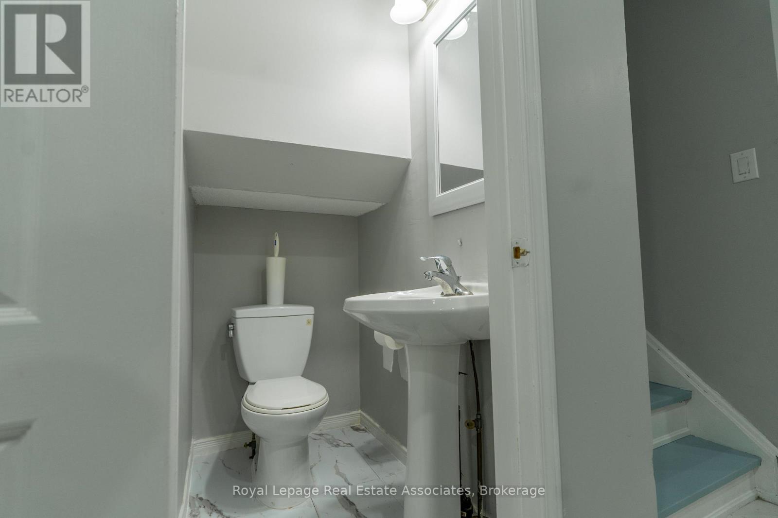 337 Hansen Road N, Brampton, ON - Indoor Photo Showing Bathroom