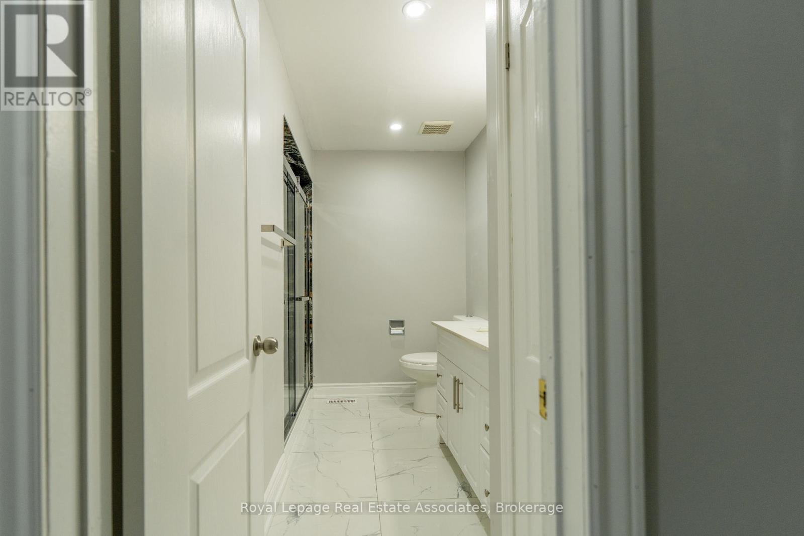 337 Hansen Road N, Brampton, ON - Indoor Photo Showing Bathroom