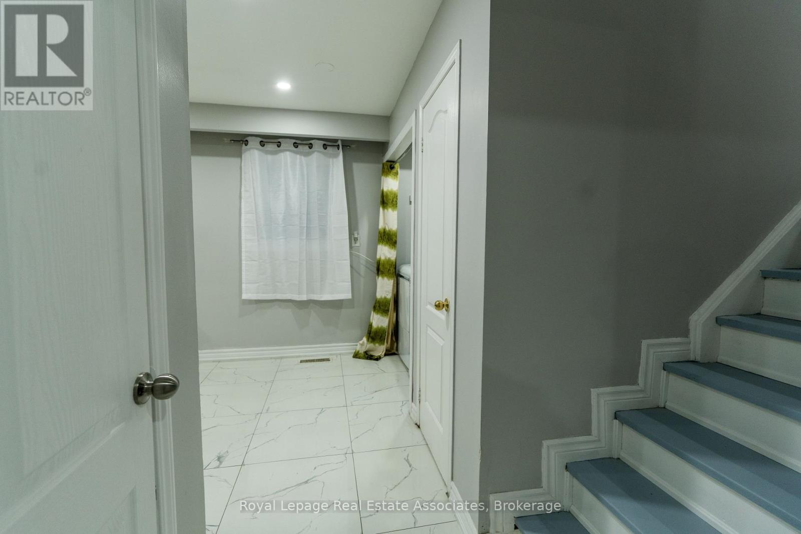 337 Hansen Road N, Brampton, ON - Indoor