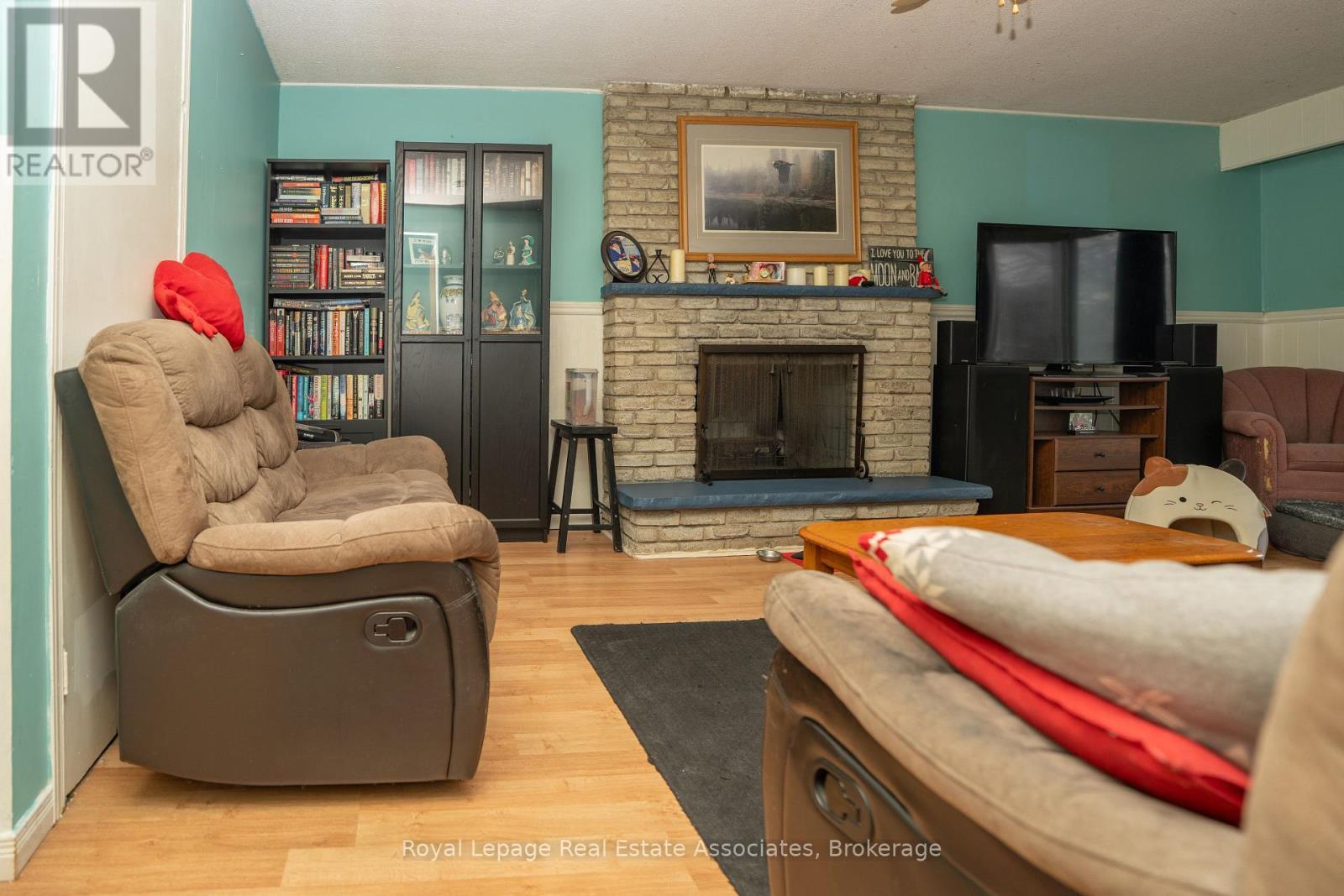 337 Hansen Road N, Brampton, ON - Indoor Photo Showing Living Room With Fireplace