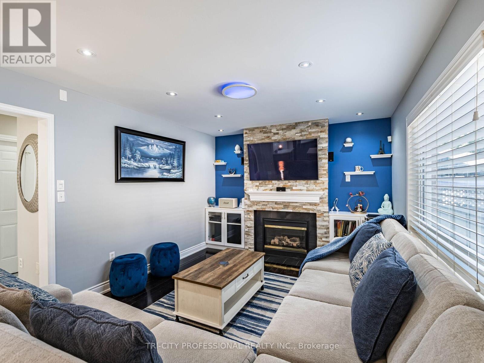18 Sugarhill Drive, Brampton, ON - Indoor Photo Showing Dining Room
