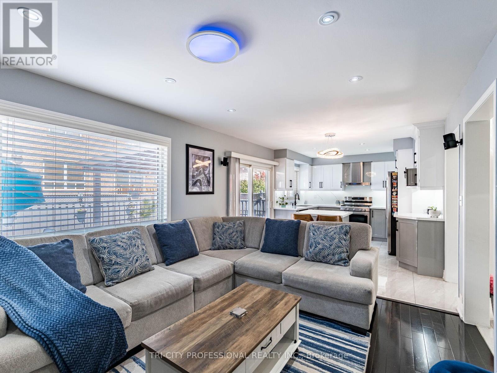 18 Sugarhill Drive, Brampton, ON - Indoor Photo Showing Living Room With Fireplace