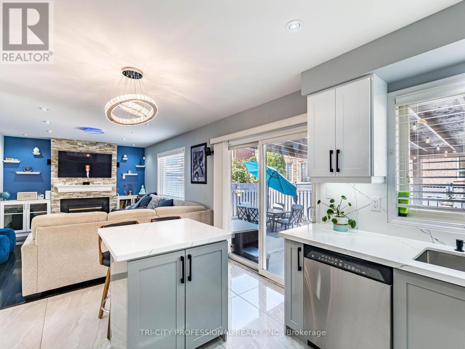 18 Sugarhill Drive, Brampton, ON - Indoor Photo Showing Other Room