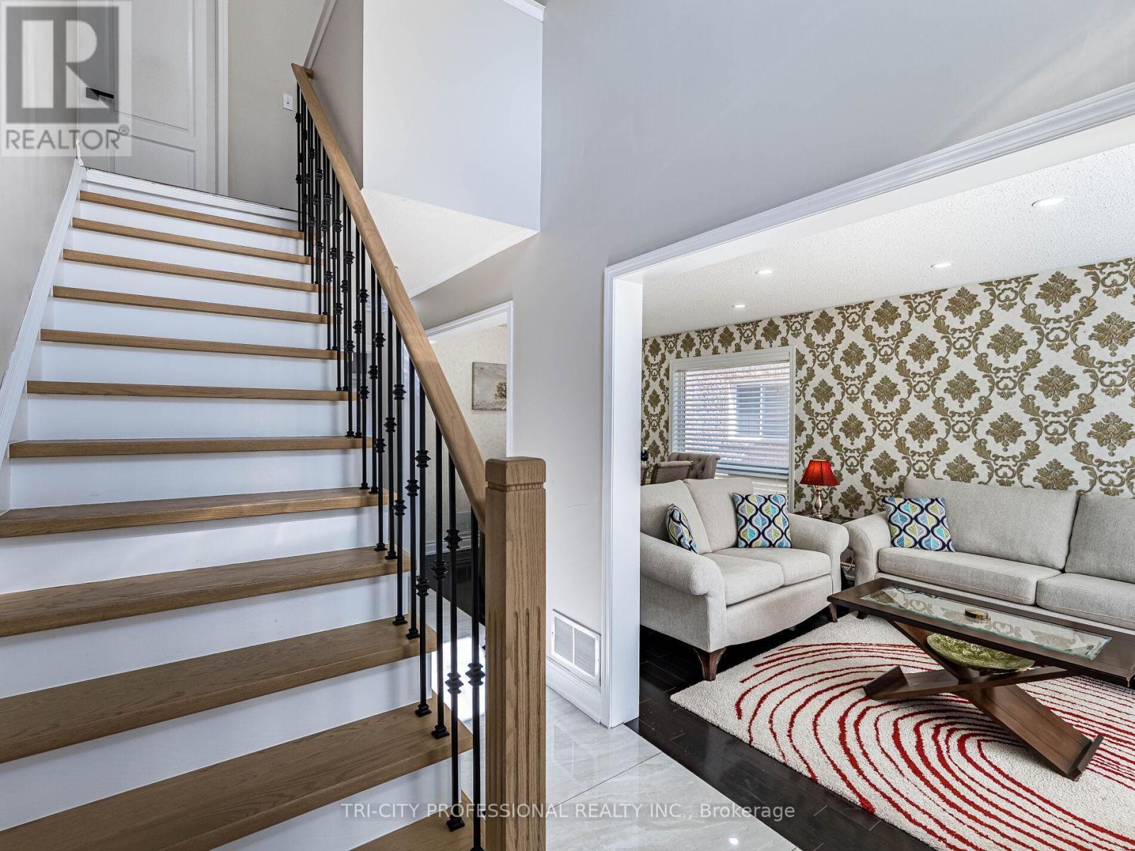 18 Sugarhill Drive, Brampton, ON - Indoor Photo Showing Other Room