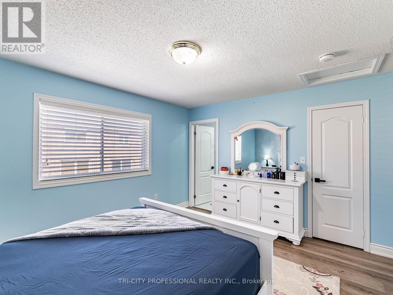 18 Sugarhill Drive, Brampton, ON - Indoor Photo Showing Other Room