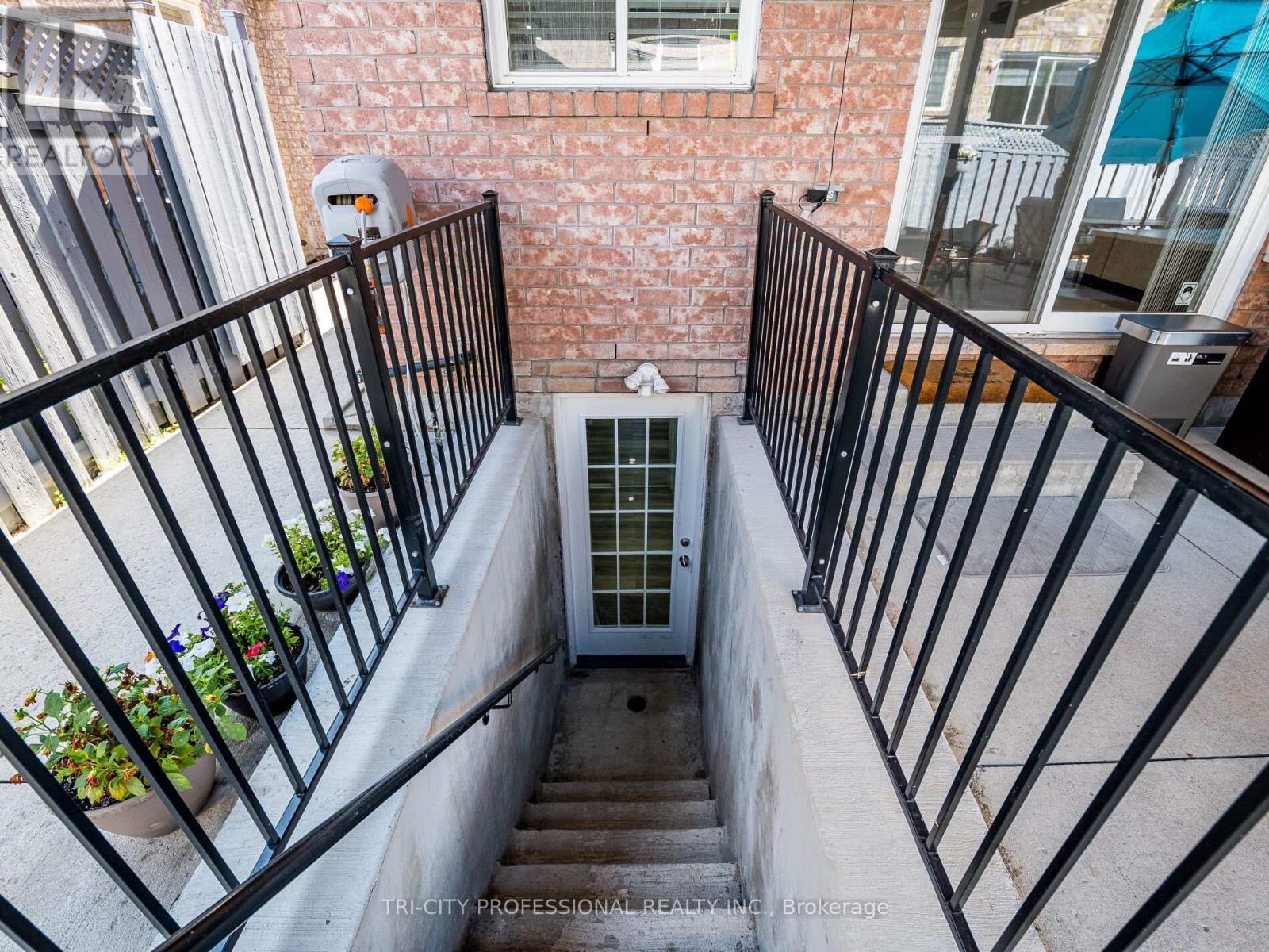 18 Sugarhill Drive, Brampton, ON - Outdoor With Deck Patio Veranda With Exterior