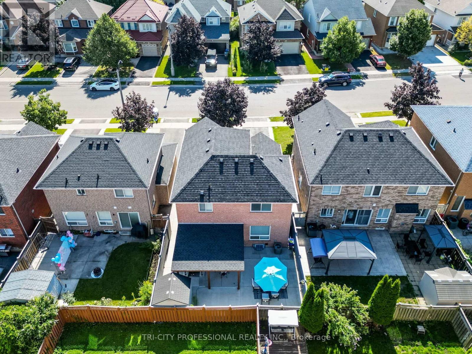 18 Sugarhill Drive, Brampton, ON - Outdoor With Exterior