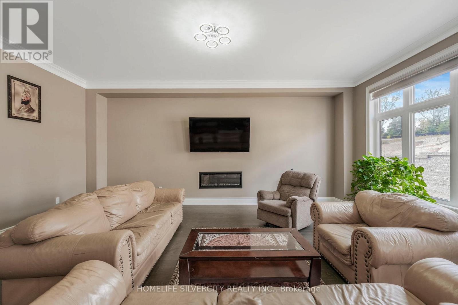 85 James Walker Avenue, Caledon, ON - Indoor Photo Showing Living Room With Fireplace