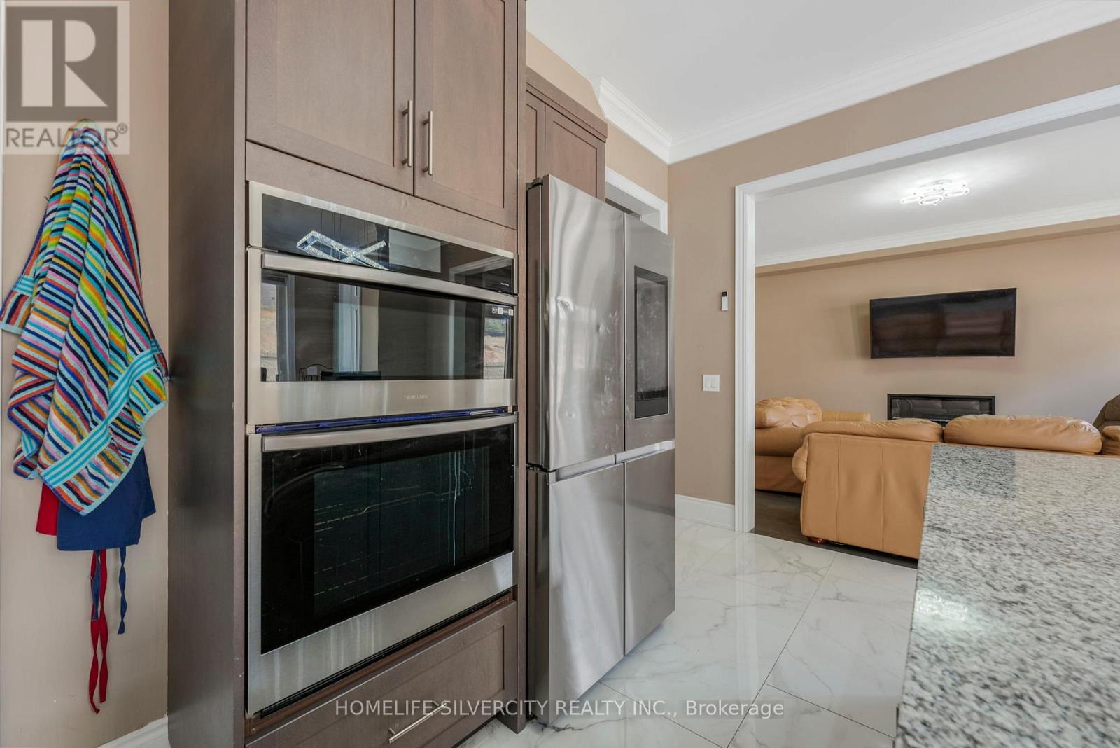 85 James Walker Avenue, Caledon, ON - Indoor Photo Showing Kitchen