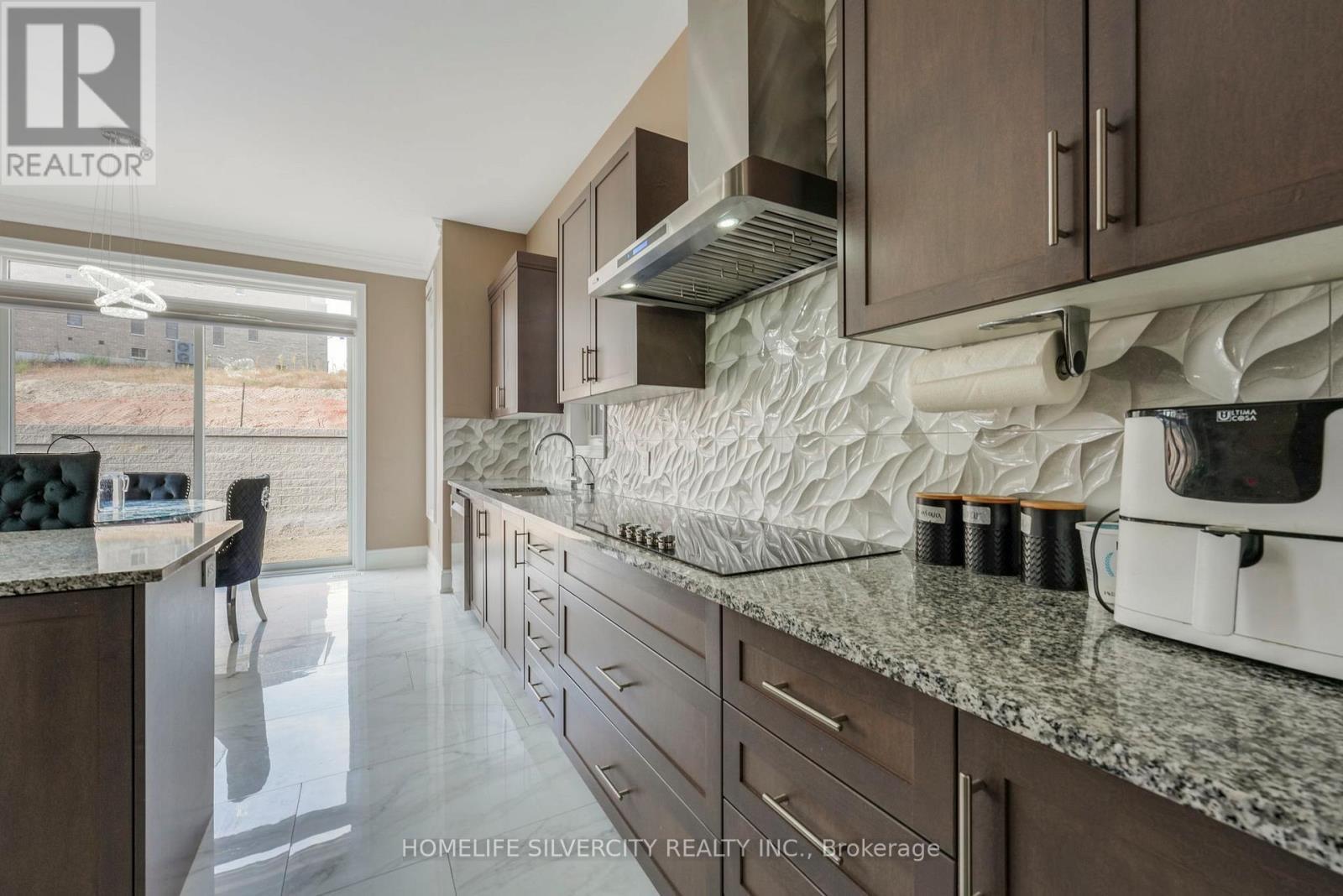85 James Walker Avenue, Caledon, ON - Indoor Photo Showing Kitchen With Upgraded Kitchen
