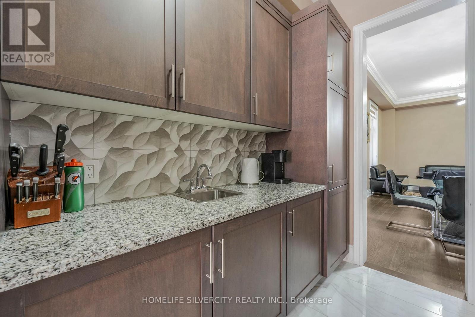 85 James Walker Avenue, Caledon, ON - Indoor Photo Showing Kitchen