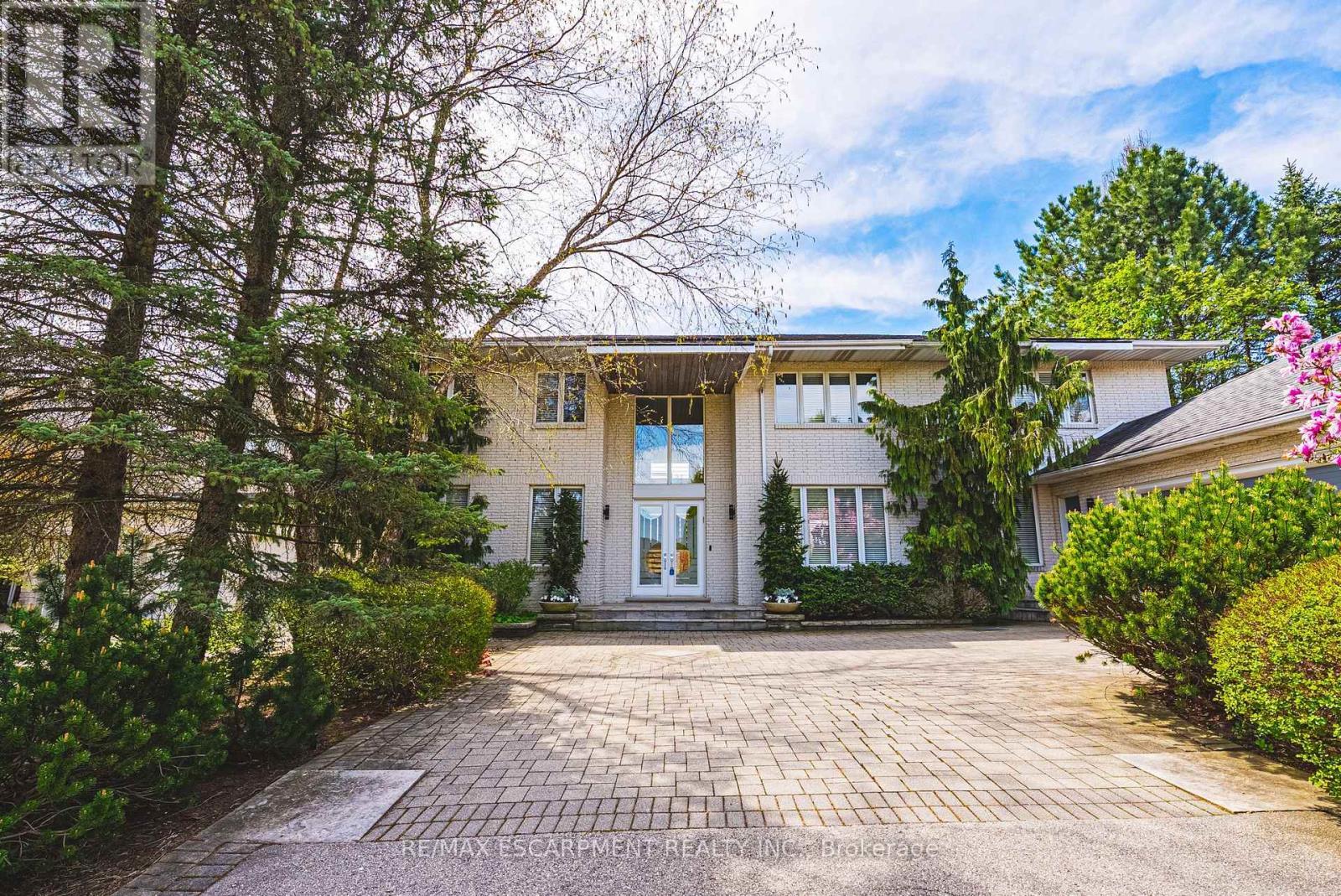 2 Anslow Court, Hamilton, ON - Outdoor