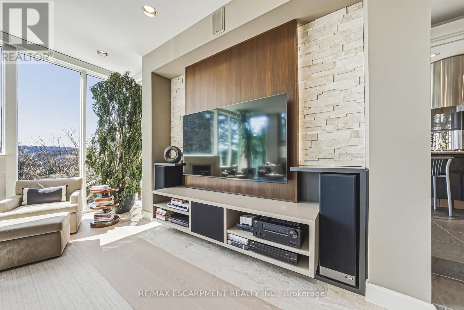 2 Anslow Court, Hamilton, ON - Indoor Photo Showing Other Room
