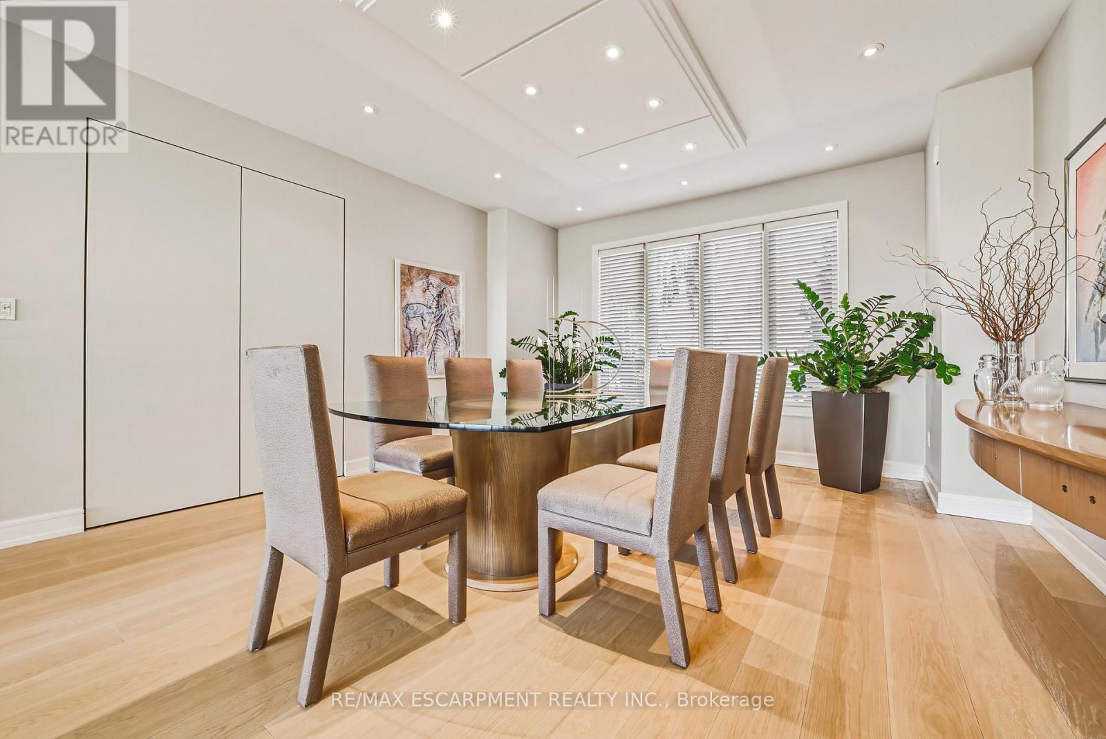 2 Anslow Court, Hamilton, ON - Indoor Photo Showing Kitchen With Upgraded Kitchen