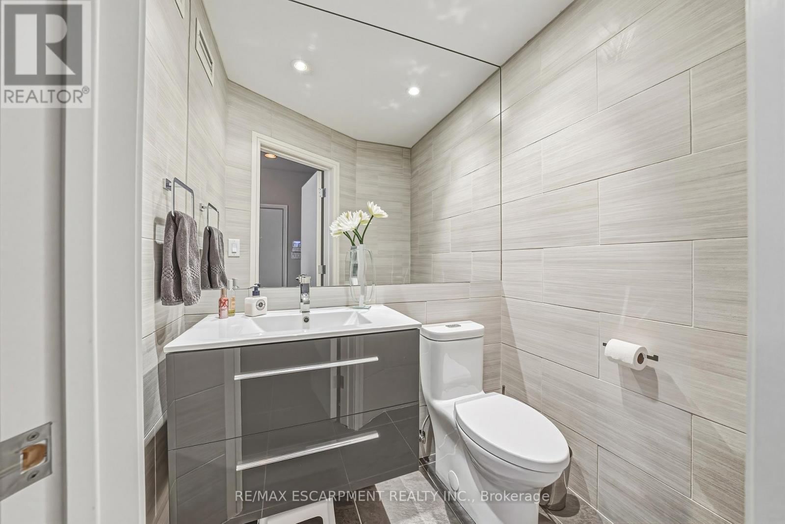 2 Anslow Court, Hamilton, ON - Indoor Photo Showing Other Room