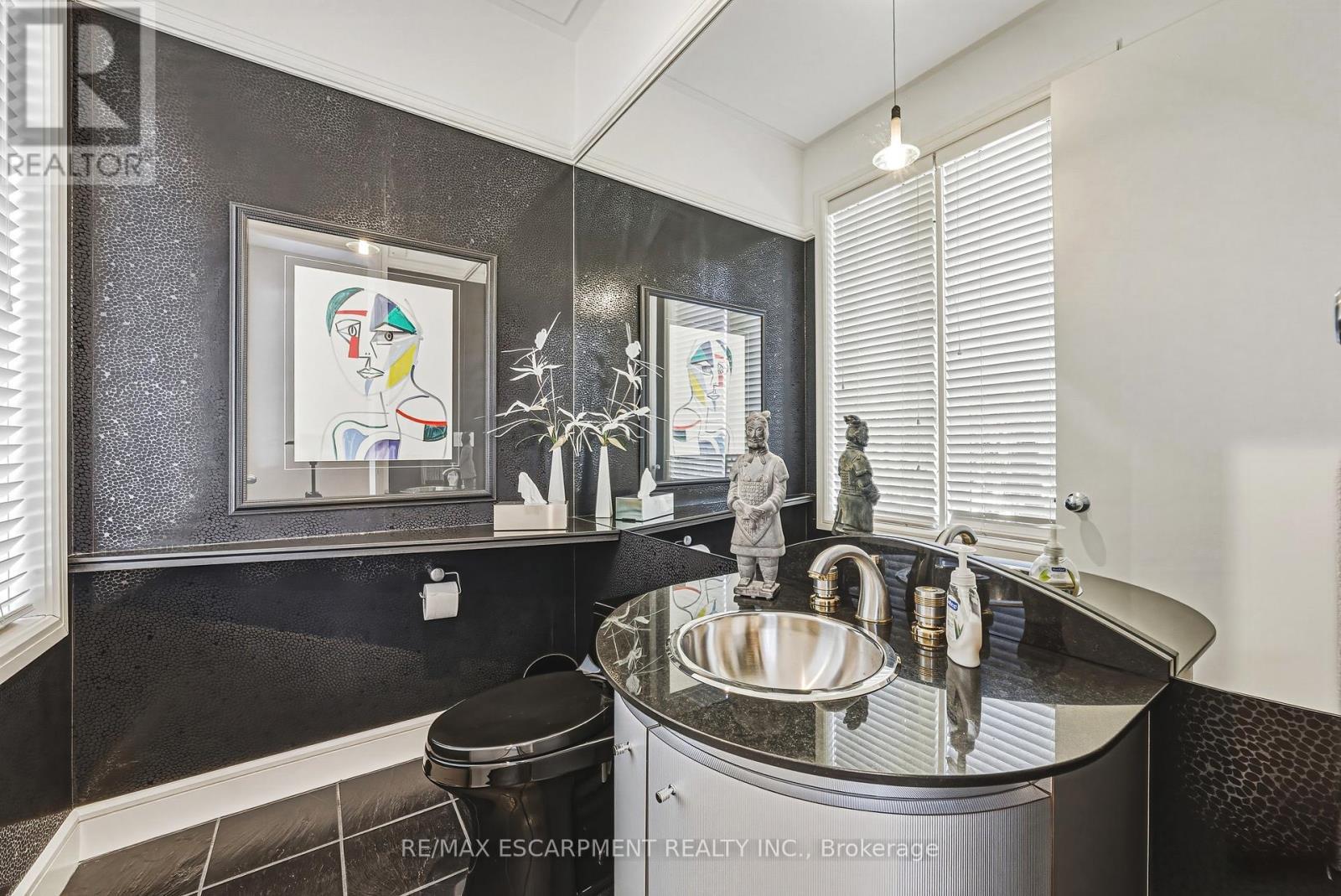 2 Anslow Court, Hamilton, ON - Indoor Photo Showing Bathroom