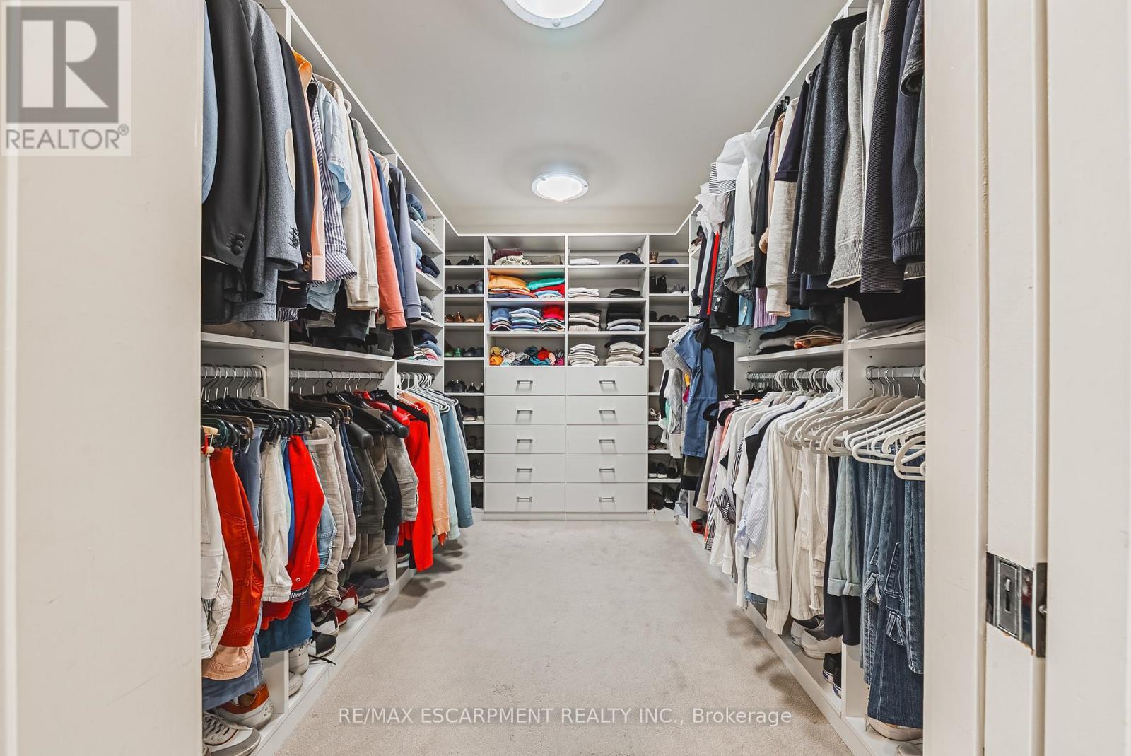 2 Anslow Court, Hamilton, ON - Indoor With Storage