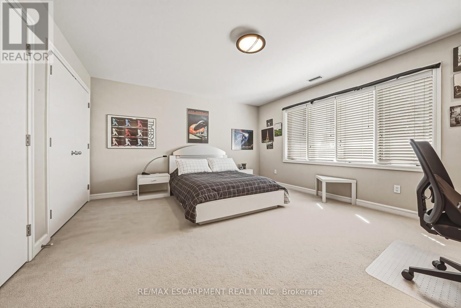 2 Anslow Court, Hamilton, ON - Indoor Photo Showing Bedroom