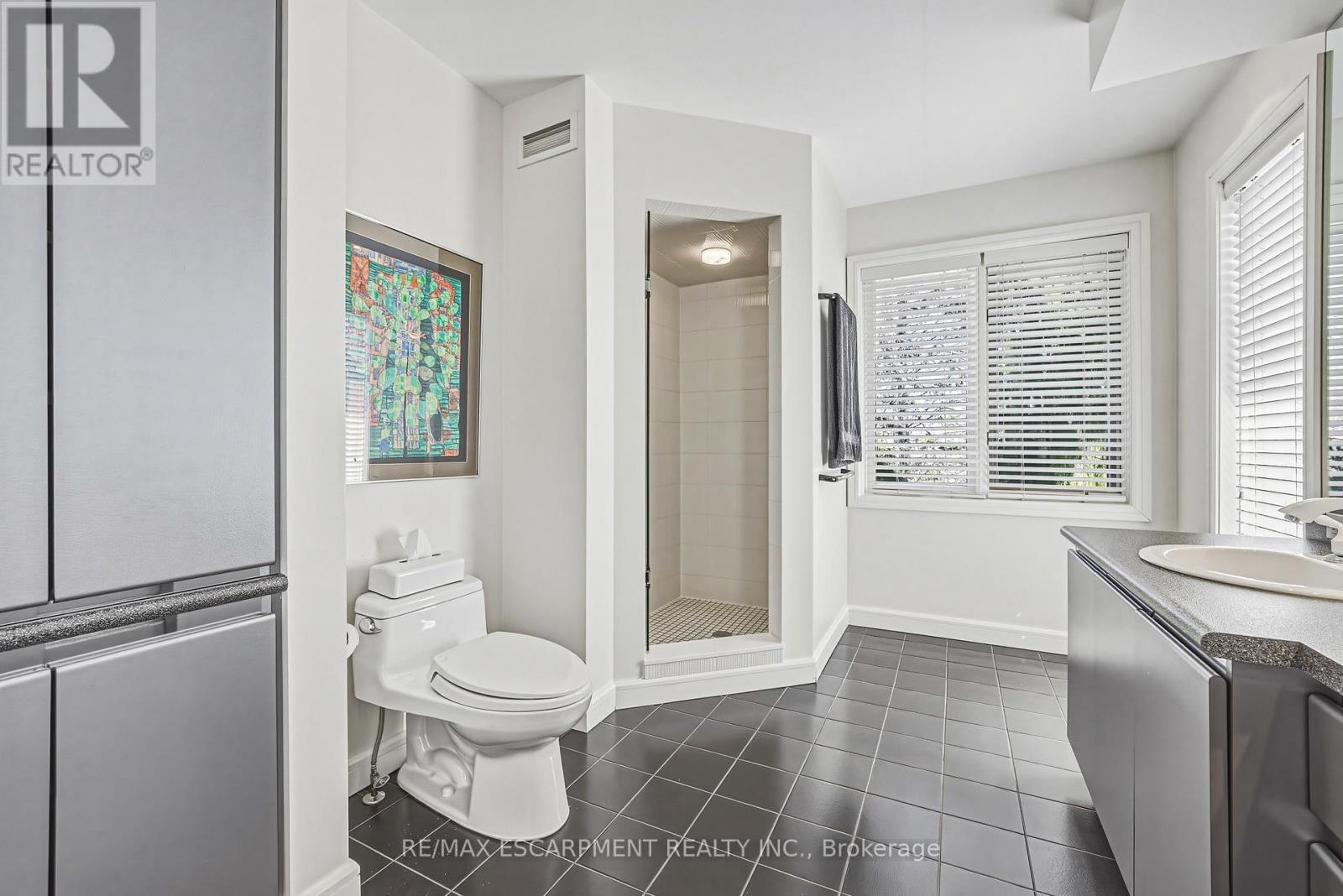 2 Anslow Court, Hamilton, ON - Indoor Photo Showing Bathroom