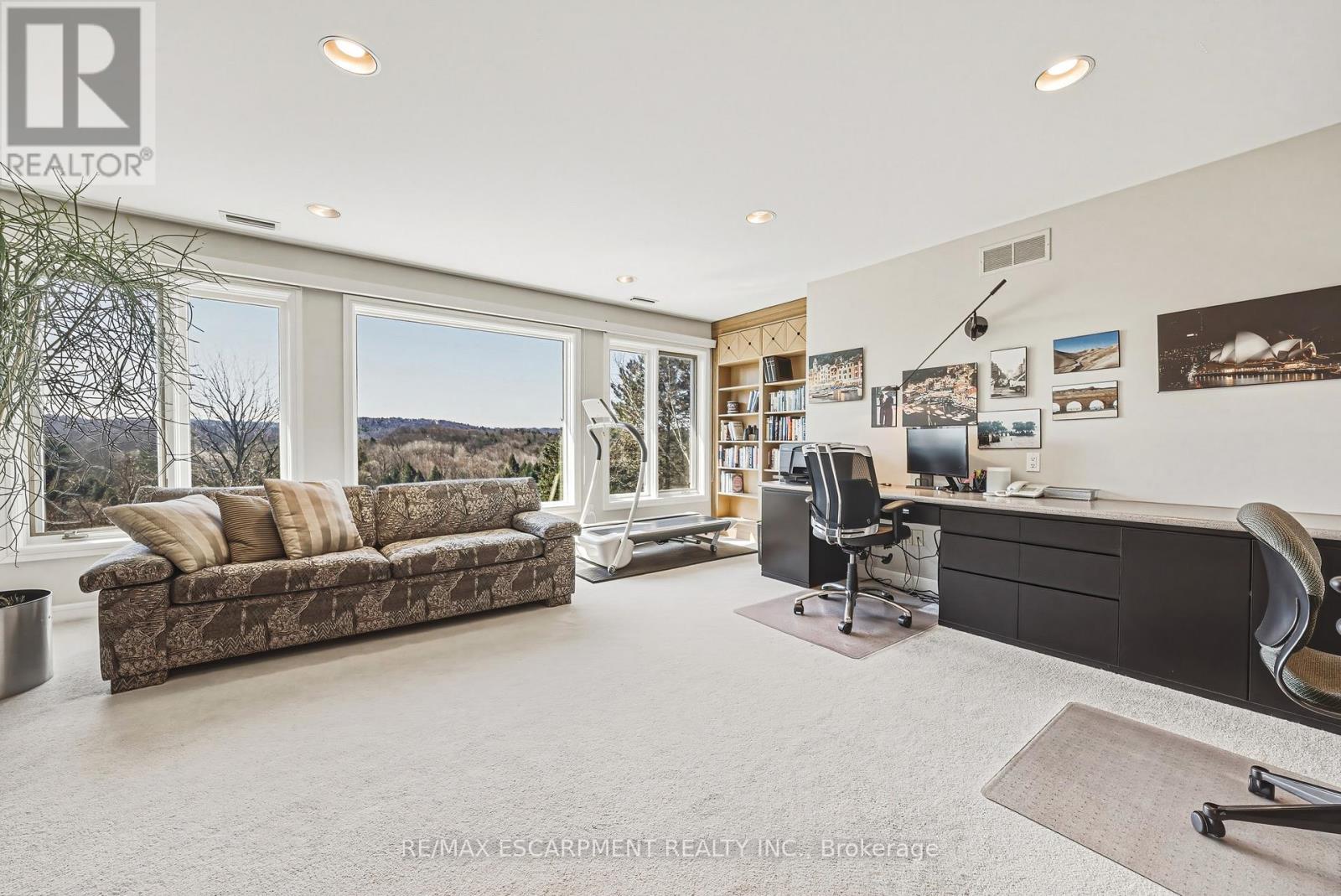 2 Anslow Court, Hamilton, ON - Indoor
